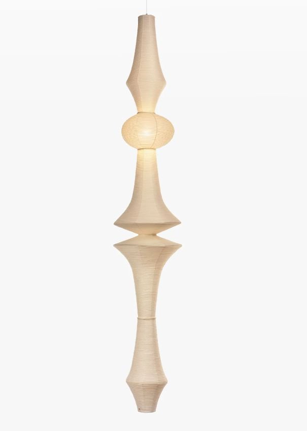 Columna escultórica de farolillos apilados